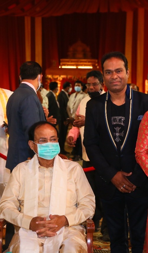 Vikas Gautam with a celebrity guest