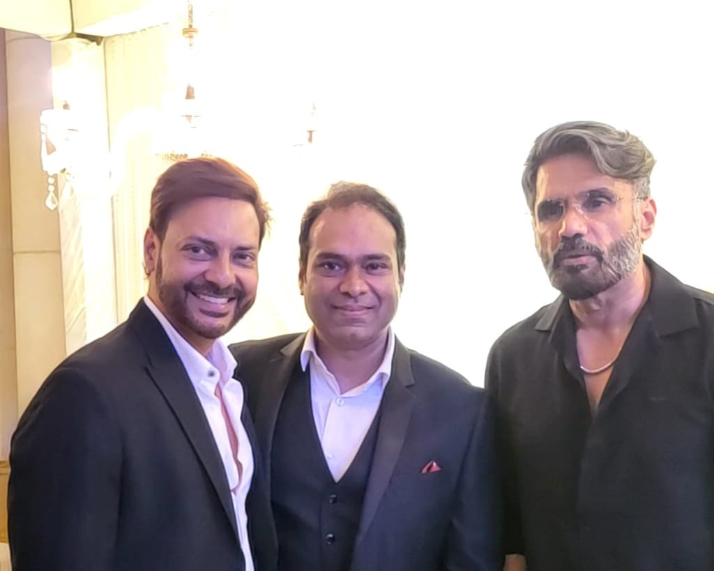 Vikas Gautam with a celebrity guest