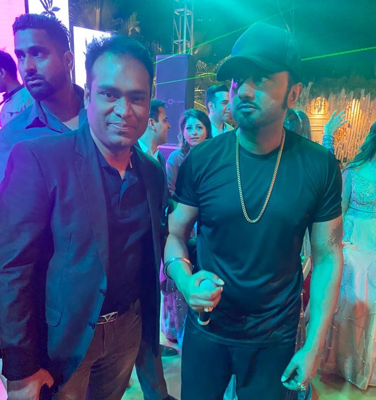 Vikas Gautam with a celebrity guest