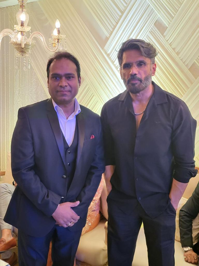 Vikas Gautam with a celebrity guest