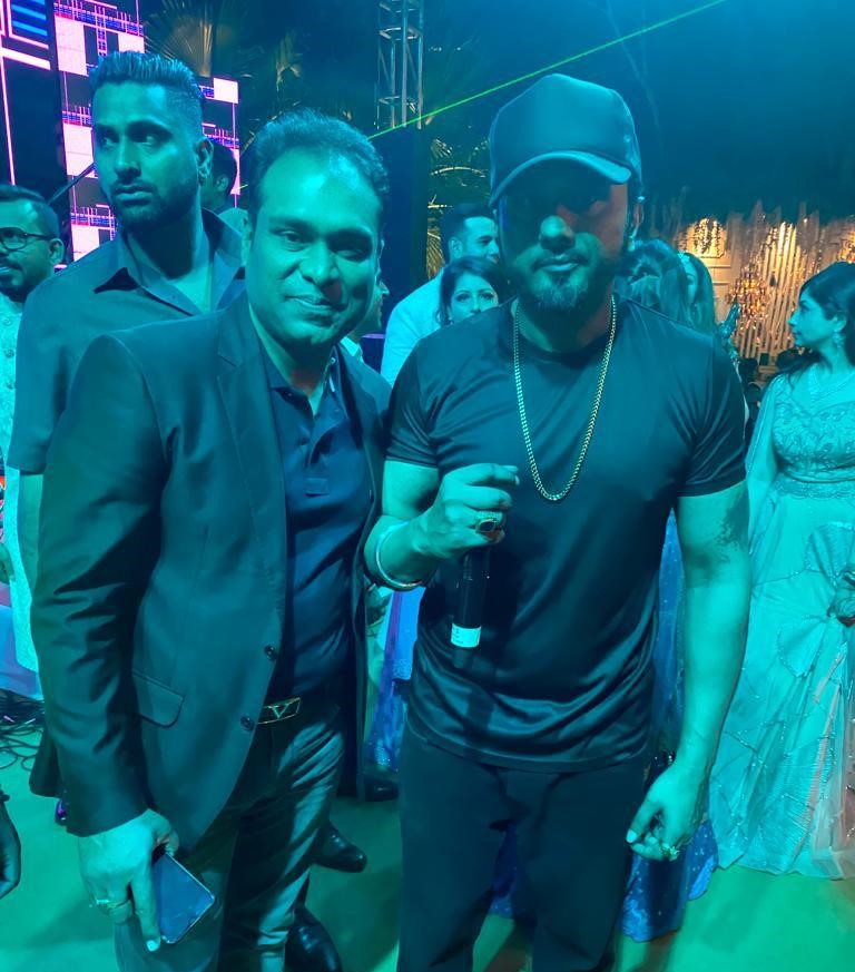 Vikas Gautam with a celebrity guest