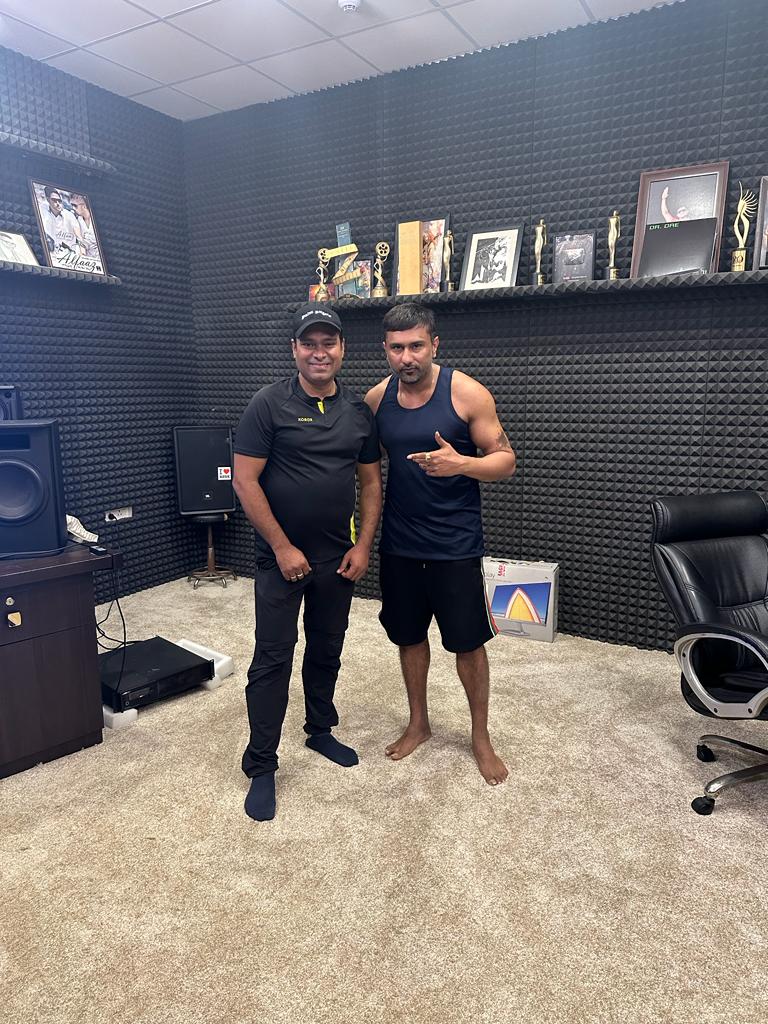 Vikas Gautam with a celebrity guest