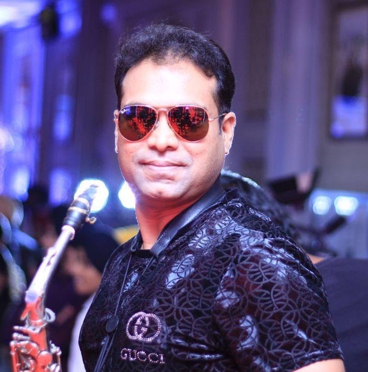 Vikas Gautam with his saxophone at a live indoor event